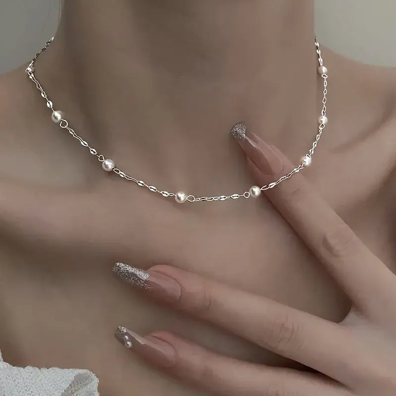 Elegancki Naszyjnik z Lśniącymi Perłami