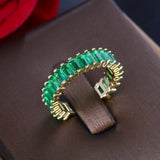 Gyldent ring med smaragd