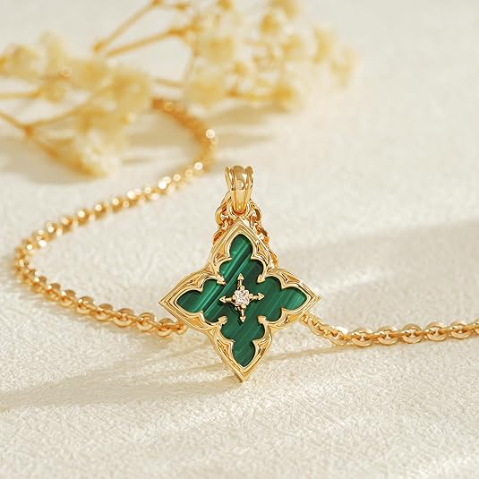Naszyjnik z Zawieszką w Kształcie Koniczyny ze Szmaragdem | Złoto