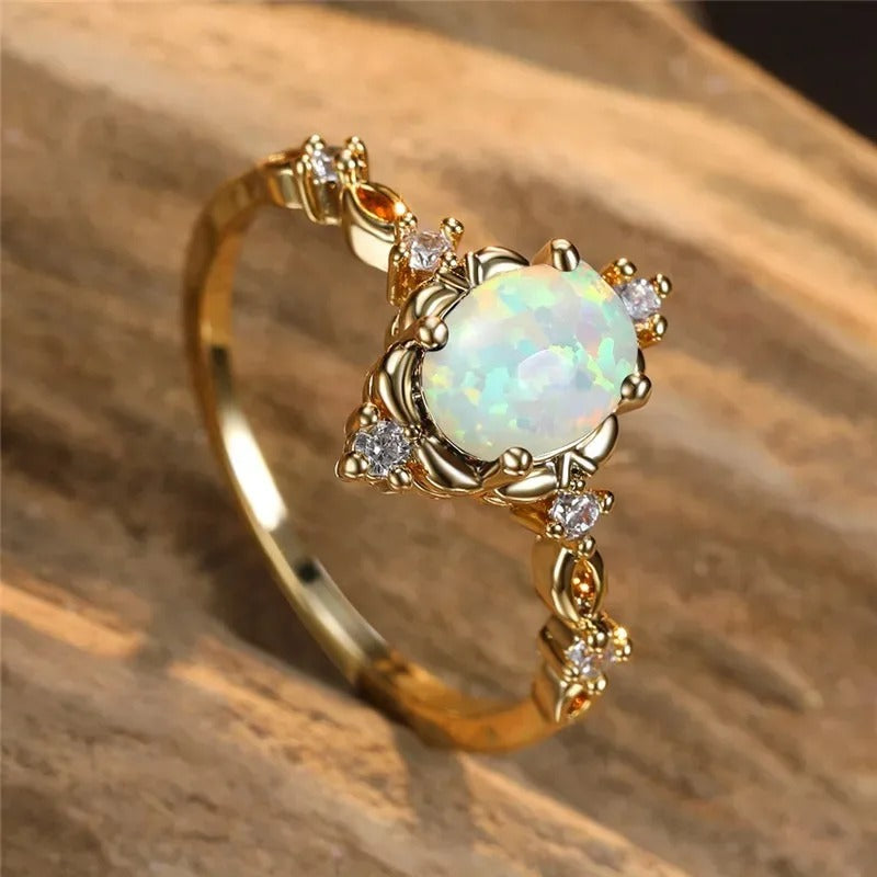 Ręcznie Robiony Pierścionek z Opalem w Złocie