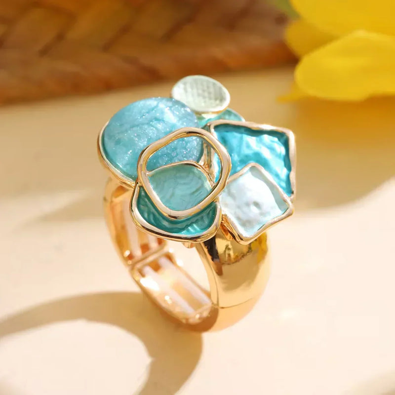 Ring med abstrakte blomster