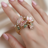 Skinnende ring i form af en sommerfugl med zirkon