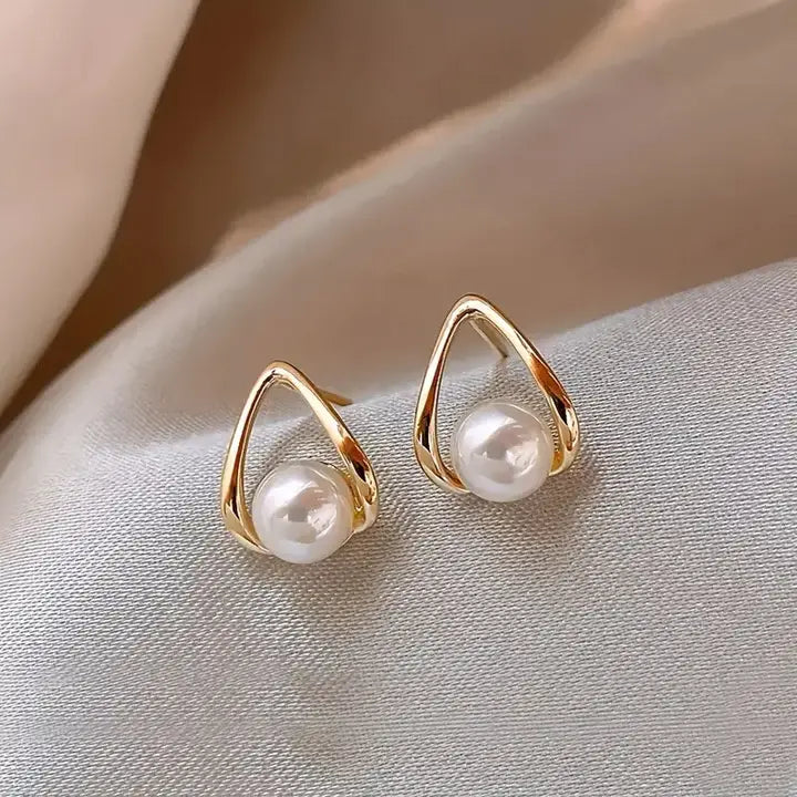 Trójkątne Kolczyki z Eleganckimi Perłami